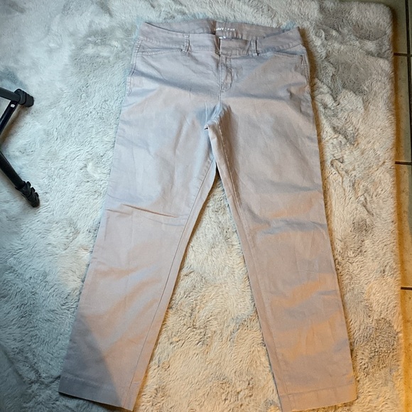 Old Navy Light Gray Pixie Chino Crop Mid Rise Size 10 - Picture 2 of 5
